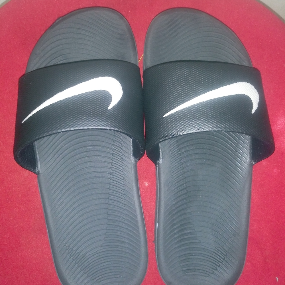 Boys Nike's slide!!